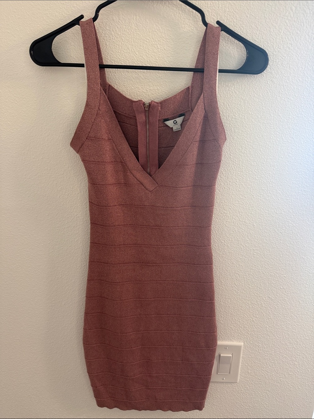 Guess Sleeveless V-Neck Bodycon Dress in Dusty Rose Sz Small